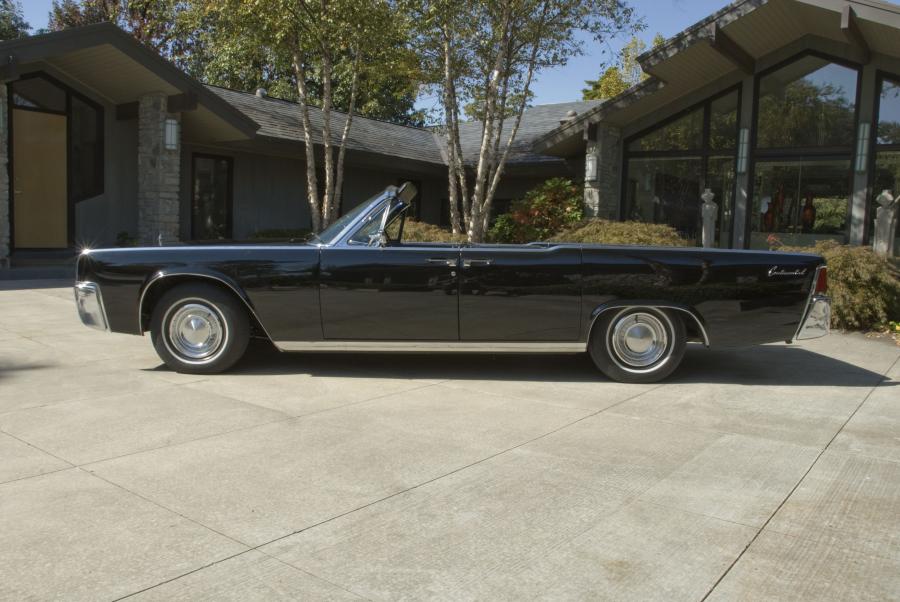  Lincoln Continental Convertible 1963 года  (фото 5 из 18)